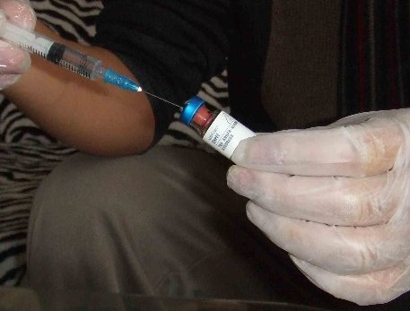 如何自己给小狗打疫苗