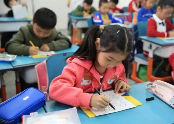 小学生早恋犯法吗？