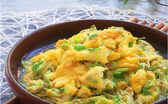 槐花炒鸡蛋怎么做？