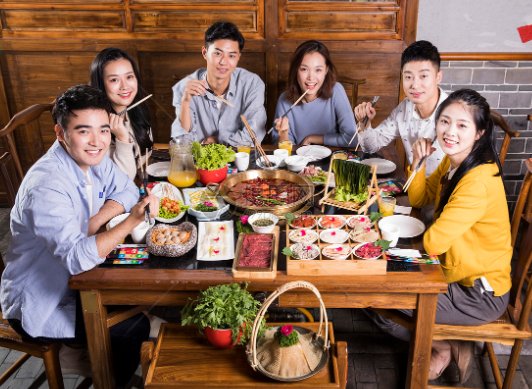 网曝成都一火锅店突然被防疫封控，吃火锅的人当时是什么感受？