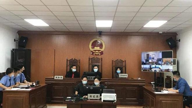 江苏女子疫情前飞美国待产，产假后回国上班被开除，起诉至法院最后咋判的？