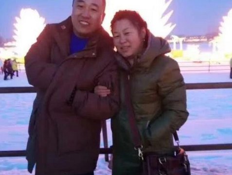 45岁大妈不慎怀上二胎，23岁儿子鼎力支持，后来怎样？
