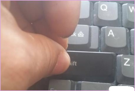 怎么把索尼笔记本的键盘拆下?