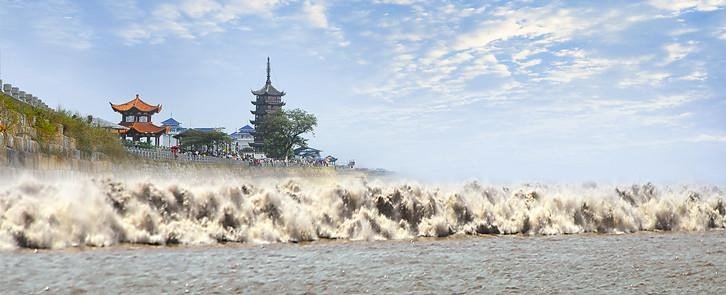 关于钱塘江大潮的资料与图片