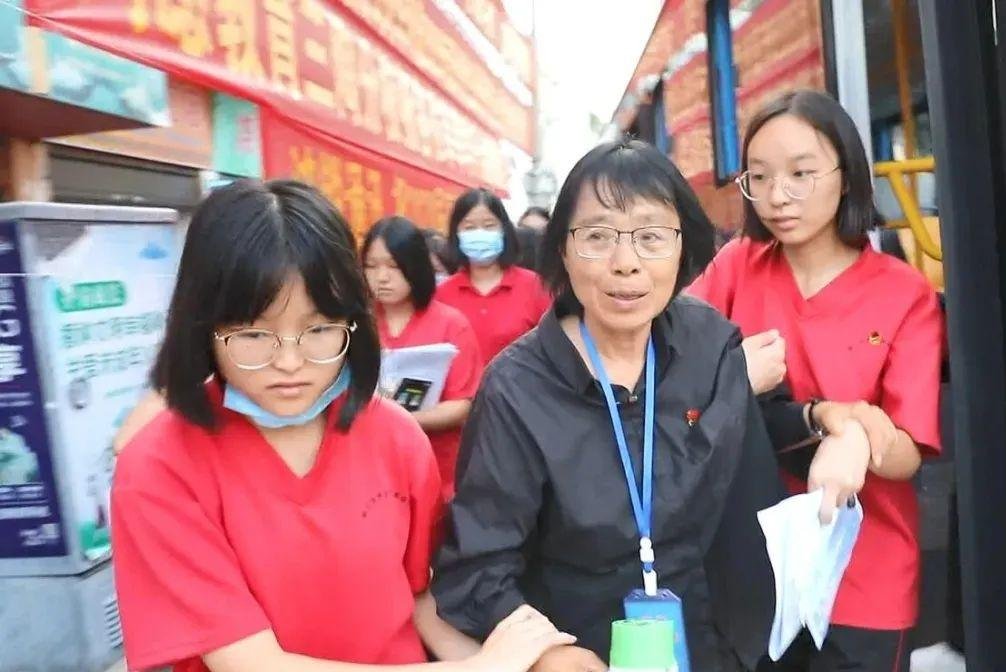 张桂梅说女高校训给了孩子们自信，你赞成她的说法吗？