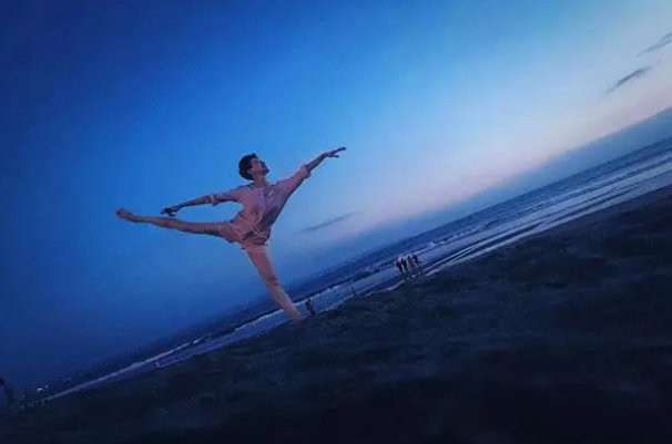 轻盈的意思拼音