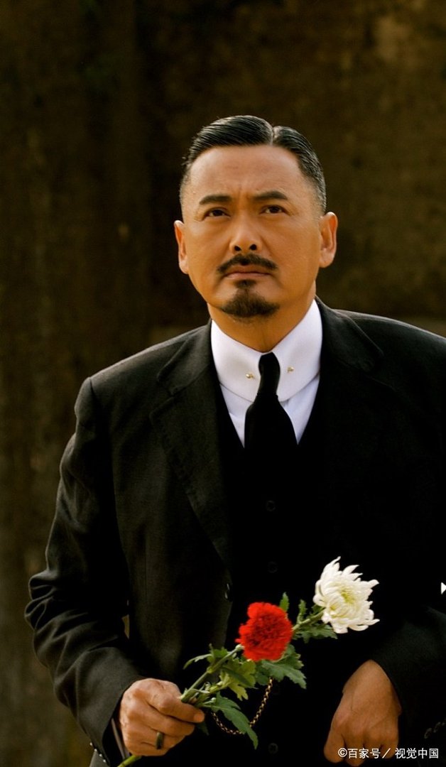 一生不与成龙合作，大骂刘德华算什么东西，这个人是谁呢？