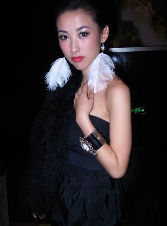 朱珠婚礼誓词曝光称：可以安心做个母亲，手部浮肿明显是奉子成婚吗？