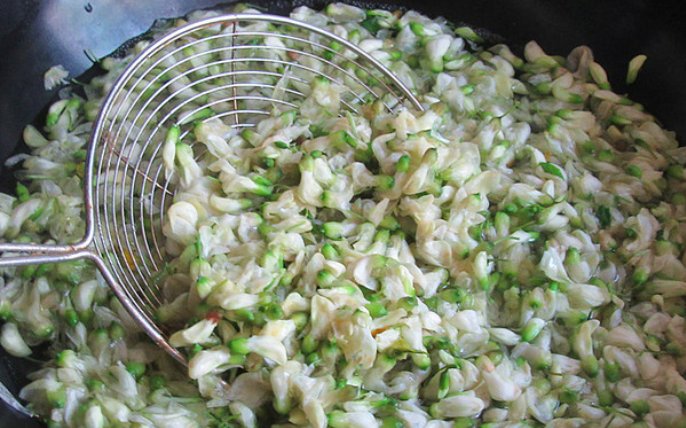 槐花炒鸡蛋怎么做？