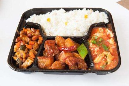 工地上卖盒饭，十元一盒，有利润吗？为什么有人抢着去做？