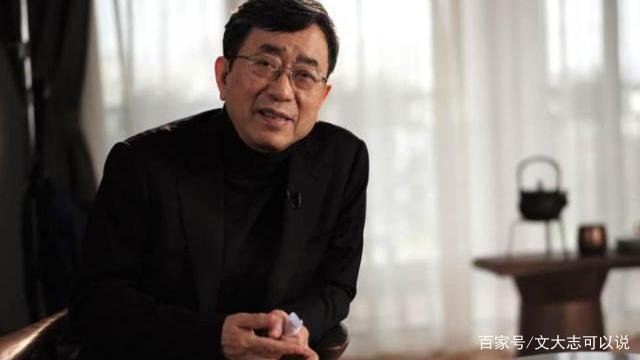 余秋雨：46岁抛弃糟糠之妻，娶小16岁美女，到底是才子还是渣男？