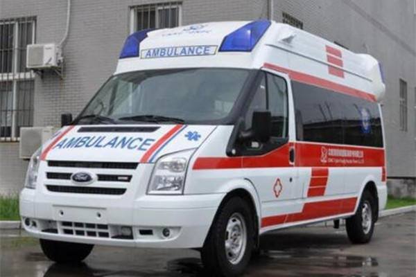 对于私家车与执行任务救护车对峙一事，你怎么看？