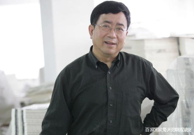 余秋雨：46岁抛弃糟糠之妻，娶小16岁美女，到底是才子还是渣男？