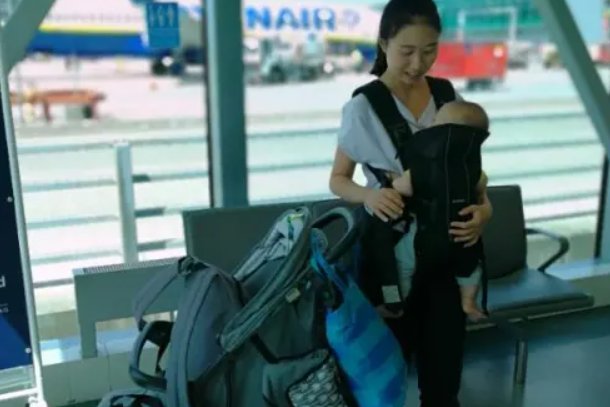 就餐遇邻座当面给孩子换尿布，女子不满！该不该对新手妈妈多点宽容？