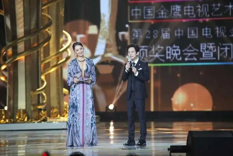 金鹰节颁奖典礼落幕！《人世间》成最大赢家，雷佳音为何全程不在状态呢？