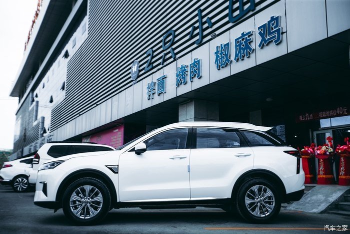 媳妇当启辰星车模，遇见你，是我生命中一场最美丽的意外