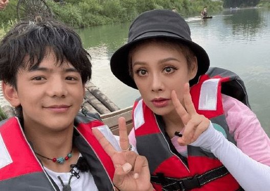 丁真被宁静的穿搭震惊到了，你如何看待宁静的穿搭？