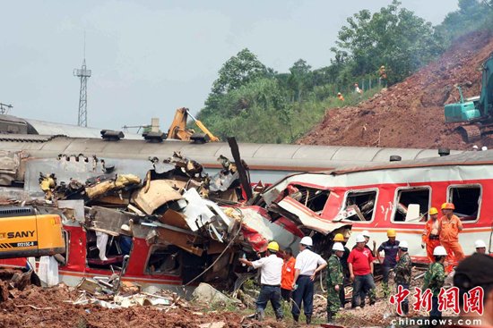 沪昆铁路客车脱线事故的简介