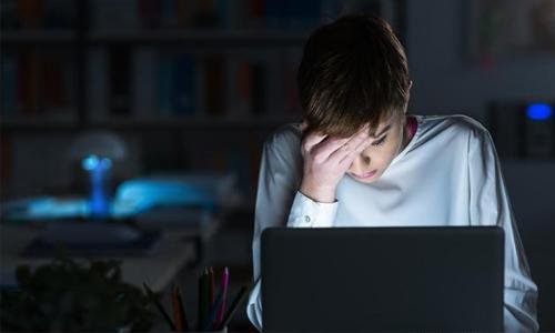 近六成受访青年在23点后入睡，他们为什么睡得这么迟？