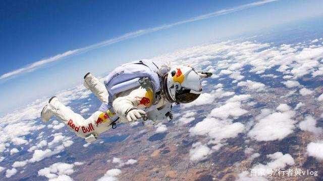 想要摆脱地球的引力，至少需要到多少米的高空？