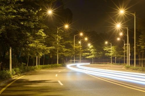 路边的路灯像什么比喻句