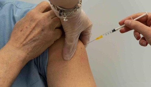 意大利男子试图用“假手臂”接种疫苗，最终是如何被识破的？