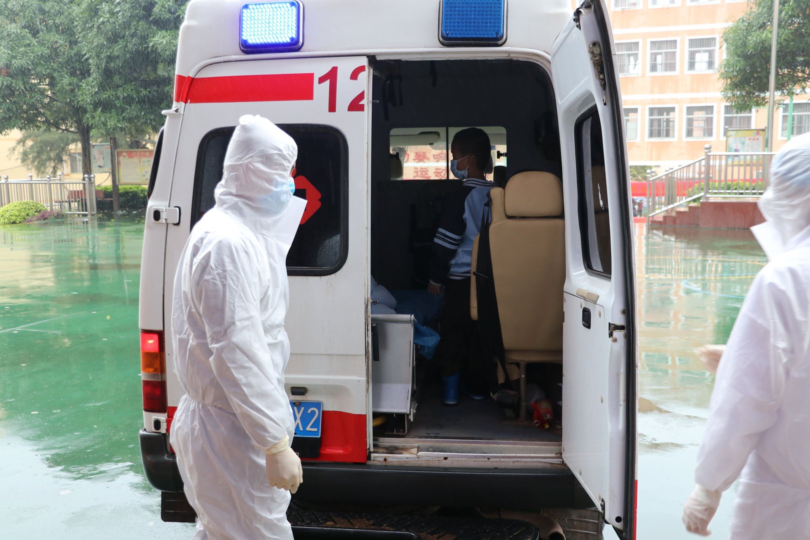 西安一名39岁男子被3家医院拒诊后猝死，从此事中要吸取什么教训？