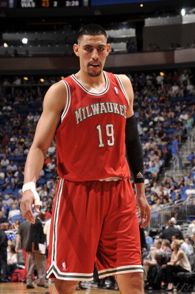 古斯塔沃·阿永的介绍