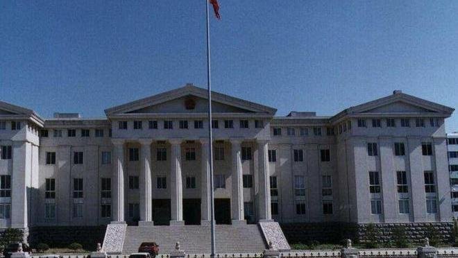 江苏女子疫情前飞美国待产，产假后回国上班被开除，起诉至法院最后咋判的？