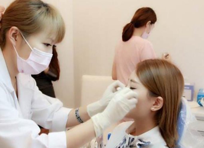 现在做全切双眼皮和开眼角大概要多少钱啊