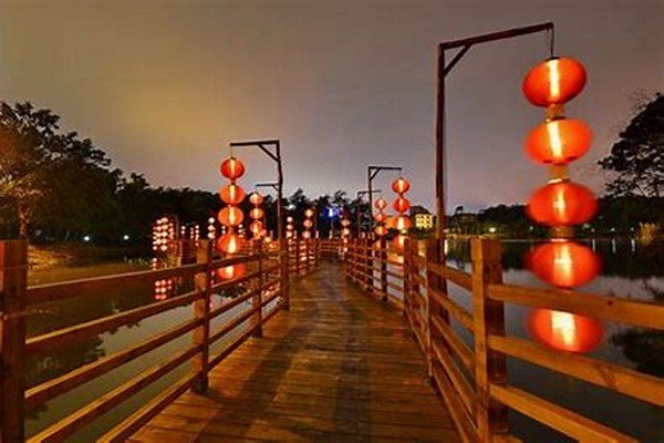 灯火阑珊什么意思