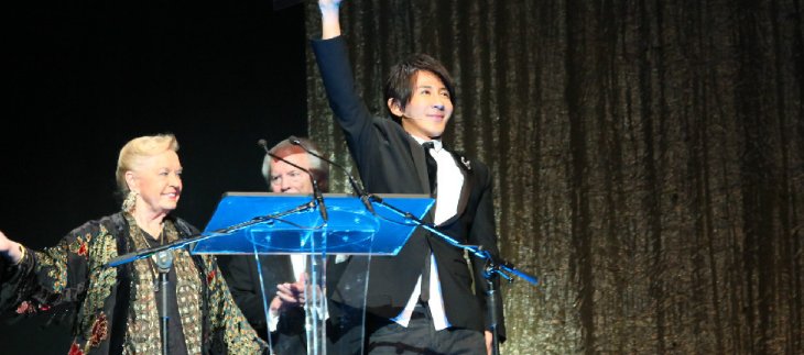 如何看待刘谦过硬的手法和熟练的心理知识呢?