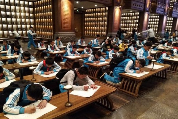 明月万山头前一句是什么?