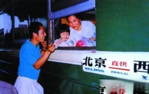 张末是张艺谋和谁生的 两任丈夫都是老外