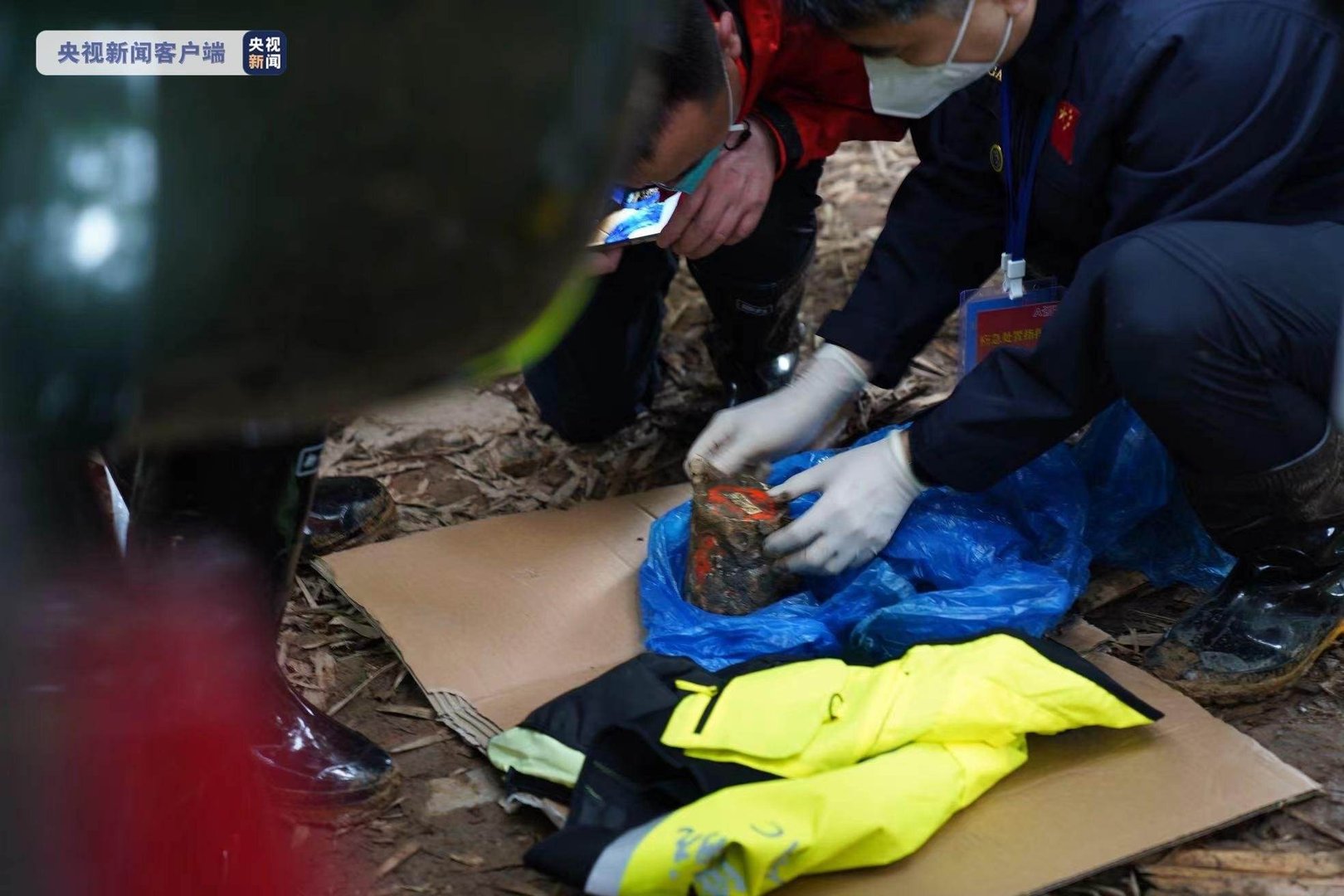 东航客机现场已经发生过爆炸并引发山火，为什么还存在一定浓度的可燃气体？