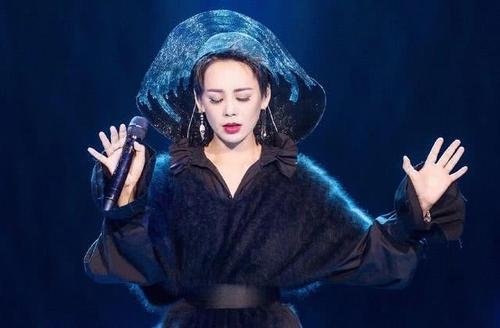 网友调侃宁静与卡通杯撞脸，化解尴尬都有什么妙招？