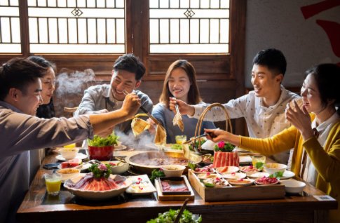 网曝成都一火锅店突然被防疫封控，吃火锅的人当时是什么感受？