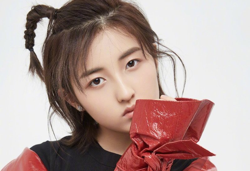 网曝张子枫圈内聊天记录遭疯传，内容下流低俗，工作室紧急回应，咋回事？