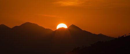 halfway是什么意思