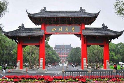 对于南京大学贫困生网上炫富这件事，校方是如何回应的？