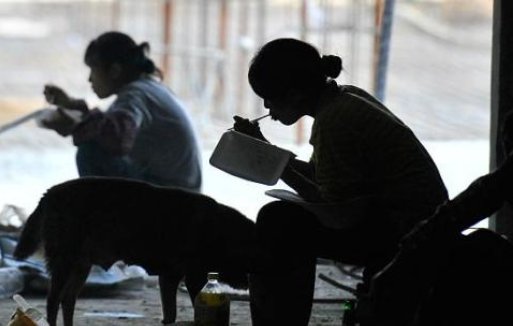 工地上卖盒饭，十元一盒，有利润吗？为什么有人抢着去做？