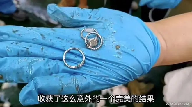 保姆将3枚20万钻戒扔了，夫妻翻找16吨垃圾！如何保存贵重物品？