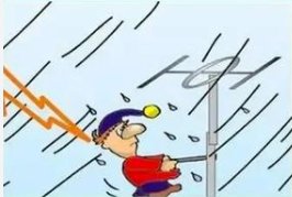 河南南阳夜晚遭暴雨突袭，临街商铺被淹，城市内涝该如何自救？