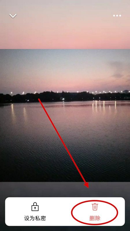 微信主界面的白色怎样变成图片啊？