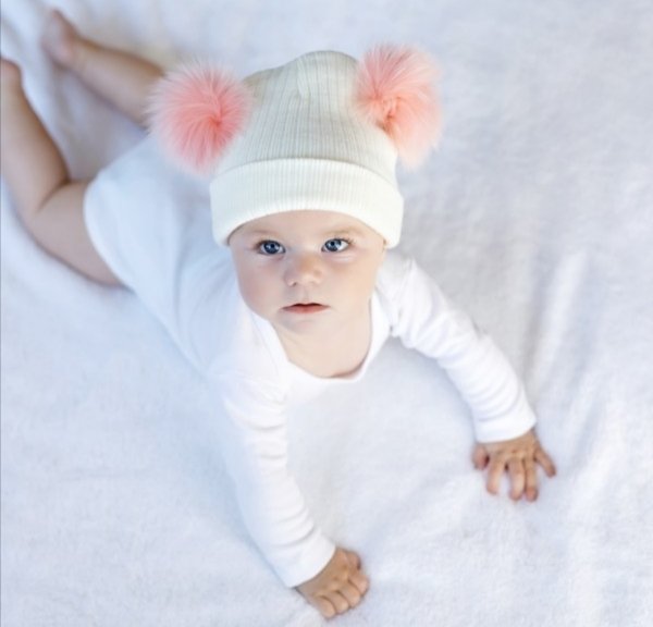 2岁半女娃拿蛇干当玩具，反问妈妈：都死了还怕呀，这是初生牛犊不怕虎吗？