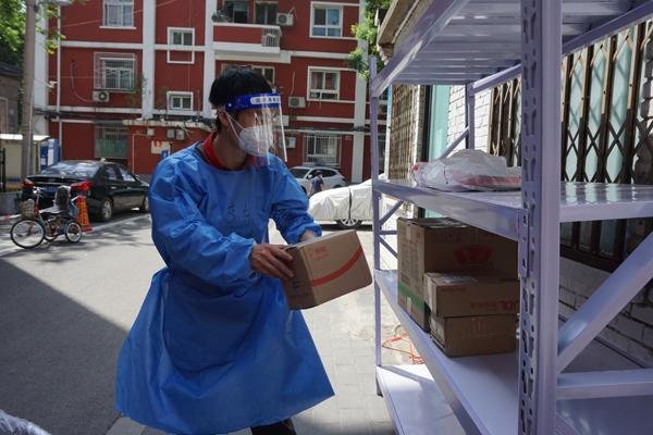 快递员私自代签，还吐槽顾客抠门，遇到这样的快递小哥该怎么办？