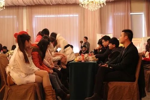 河南女孩相亲，一天相30个，你如何看待这一现象？