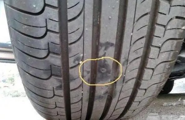 邢台货车在高速洒落6000颗钉子,高速路上有异物究竟能产生多大危害?