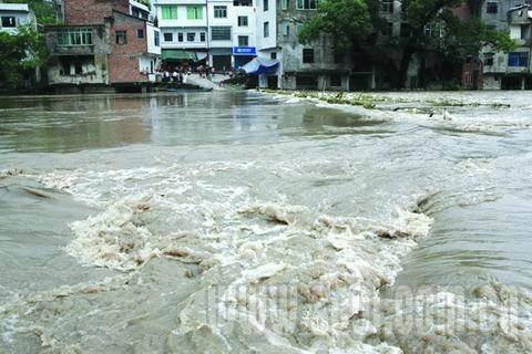 山洪中失联的高考男孩去世，男孩到底遭遇了什么