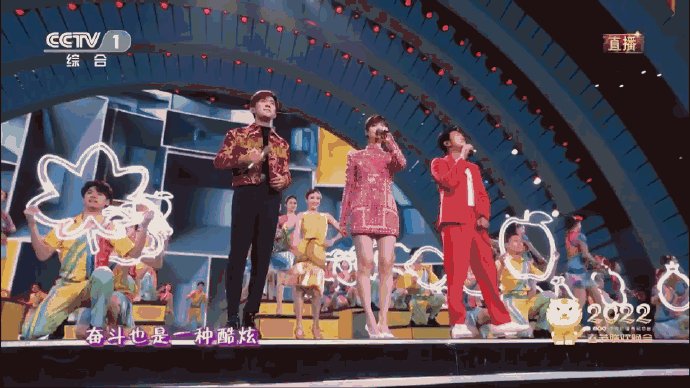 邓超春晚唱跳太活泼,孙俪喊话冷静点,如何评价他在舞台上的表现?